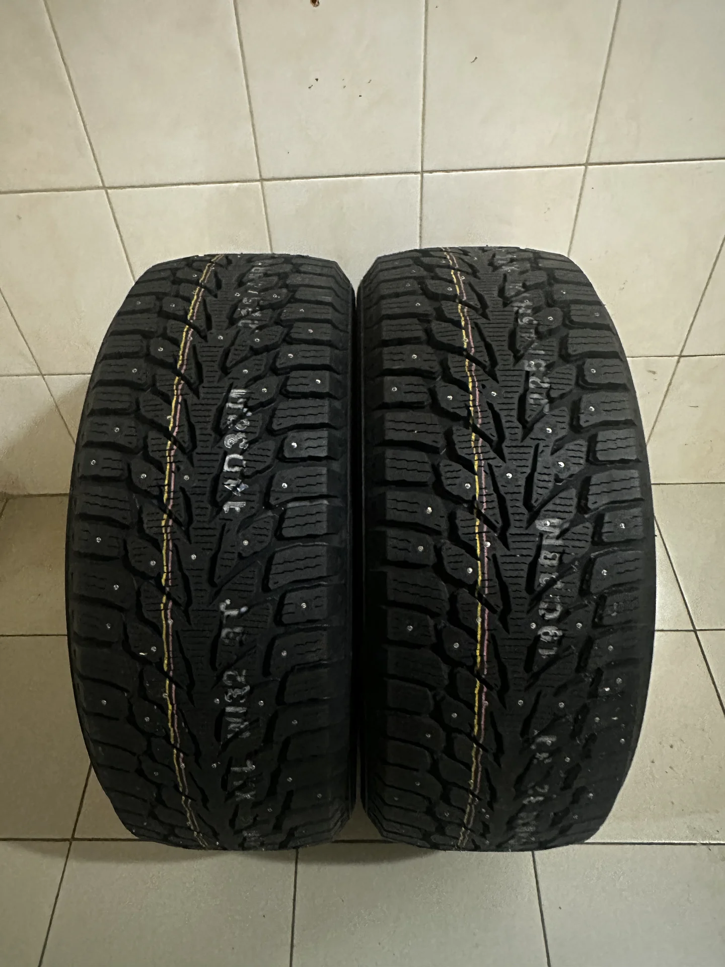2 шины Kumho wi32 - изображение 1