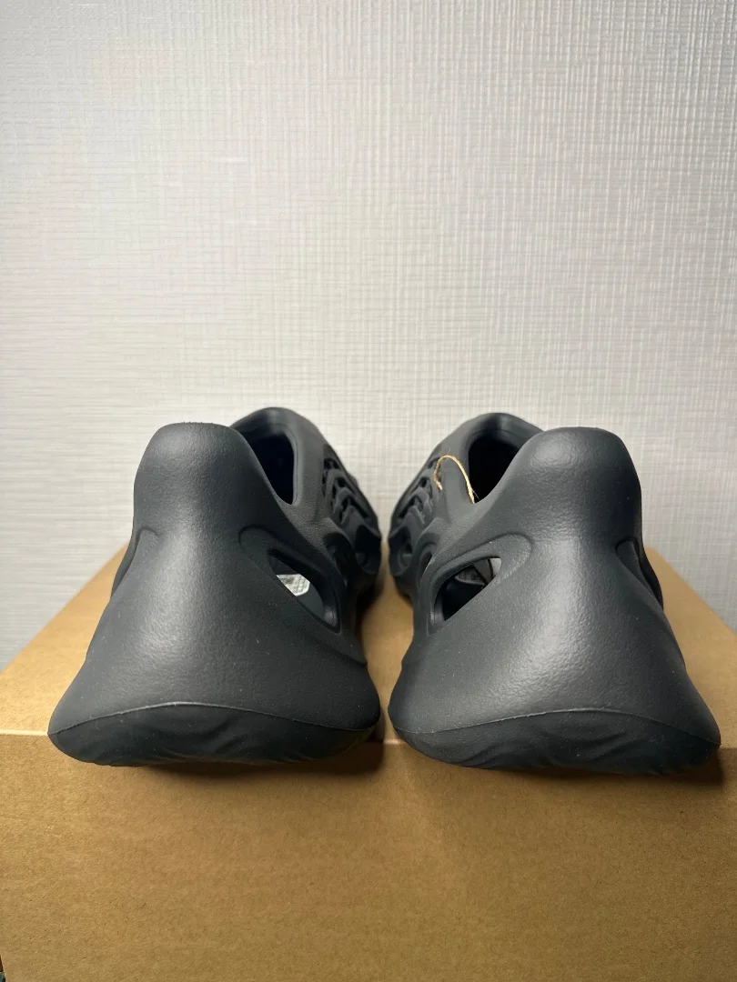 Adidas Yeezy Foam Runner Carbon - миниатюра 4