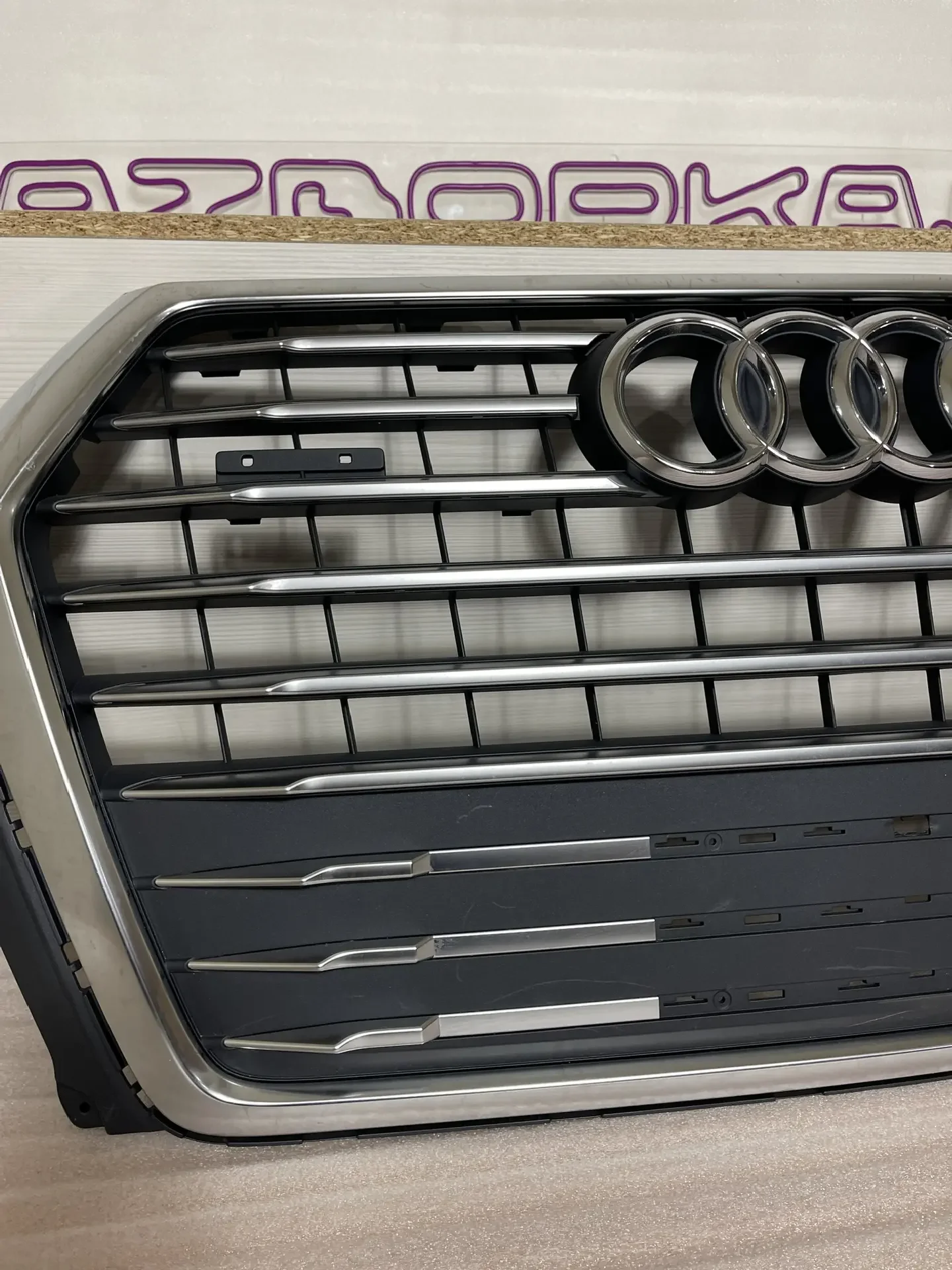 Решётка радиатора Audi Q7 - миниатюра 2