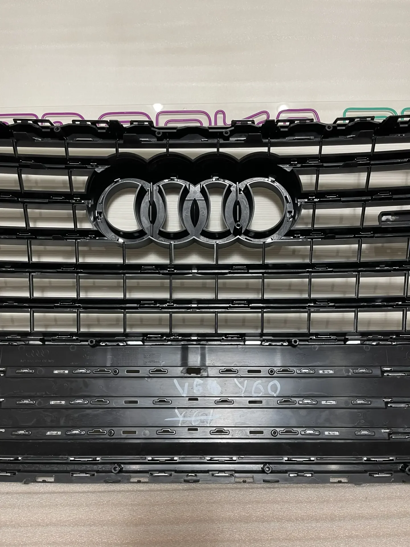Решётка радиатора Audi Q7 - миниатюра 8