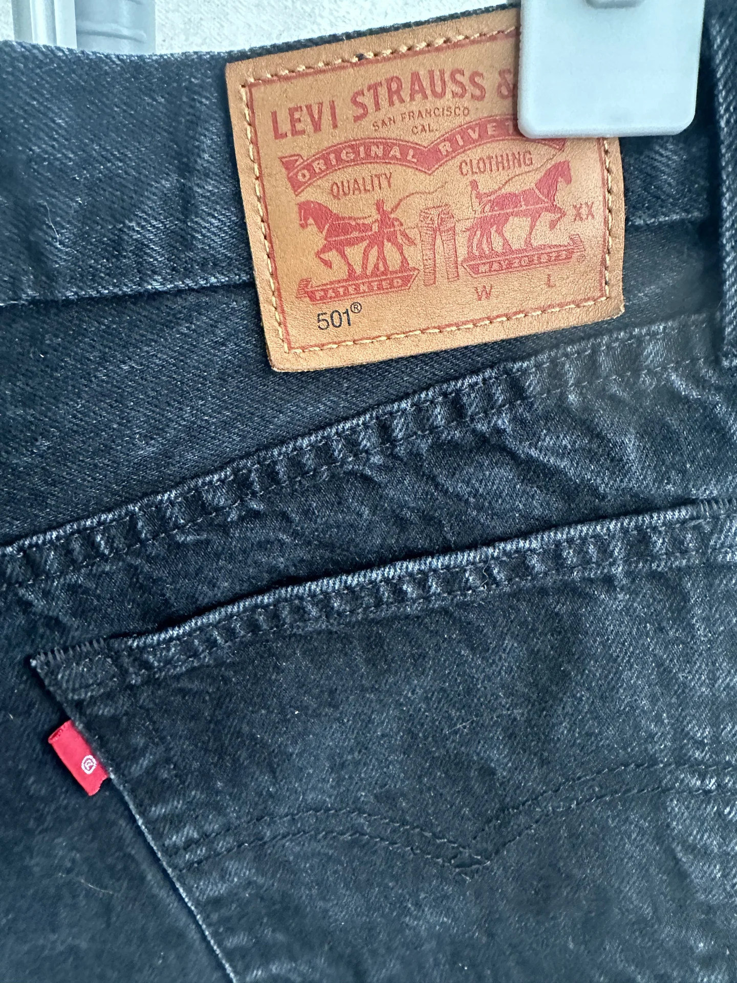 Шорты женские с вышивкой Levi’s 27 оригинал - миниатюра 7