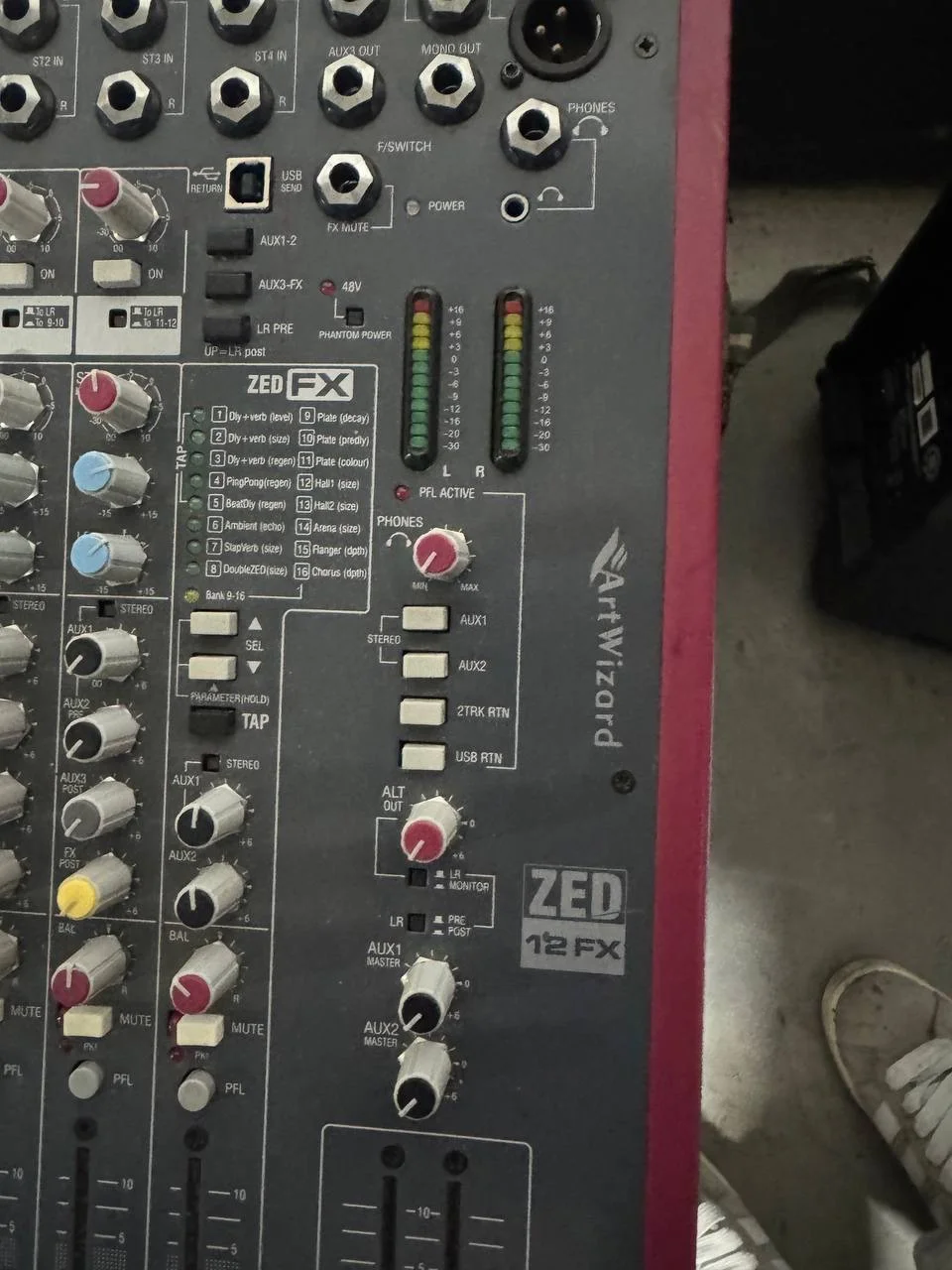 Продам Микшерный пульт Allen&Heath ZED12FX - миниатюра 2