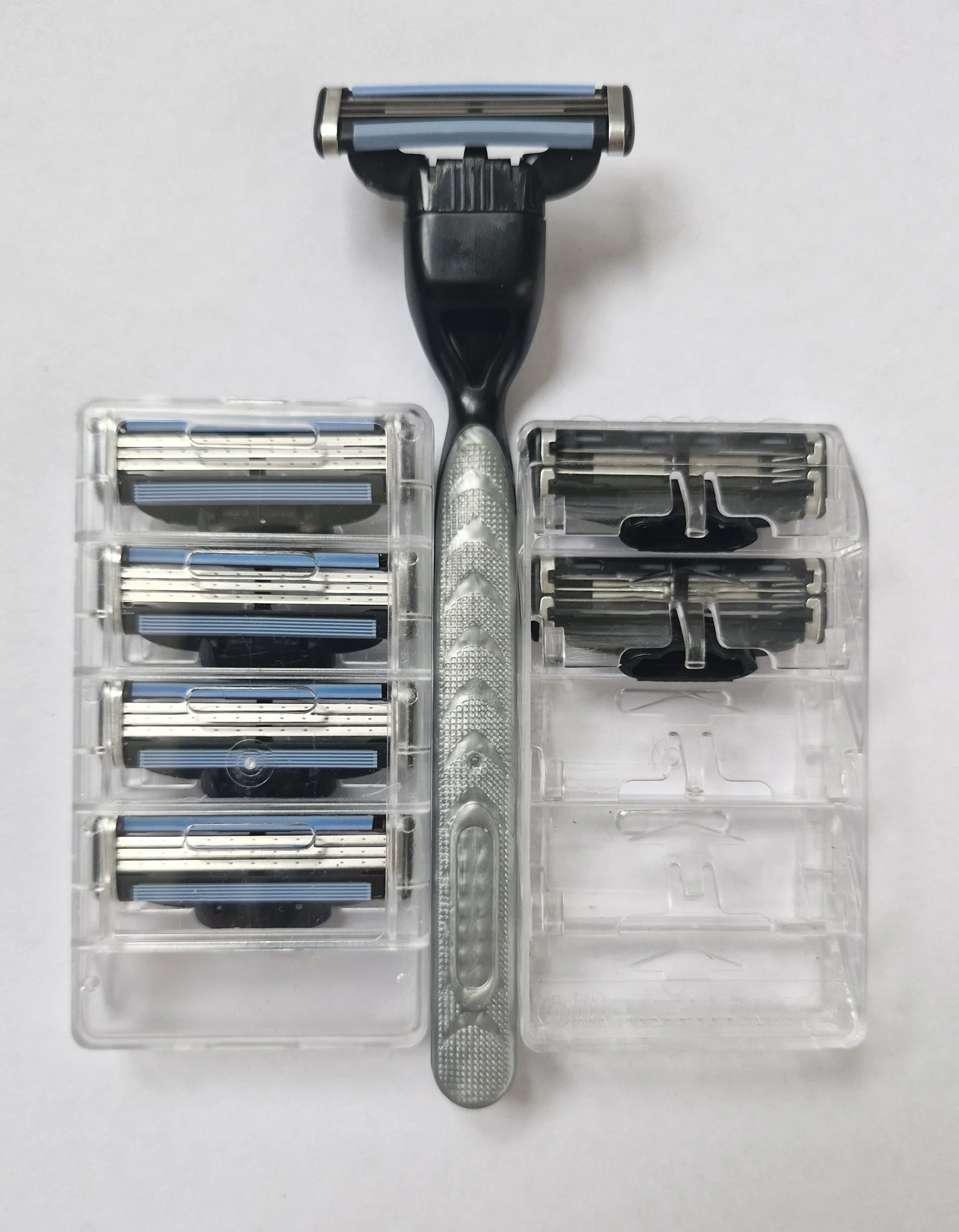 Gillette Mach3: станок + запас кассет (7 шт) - миниатюра 3
