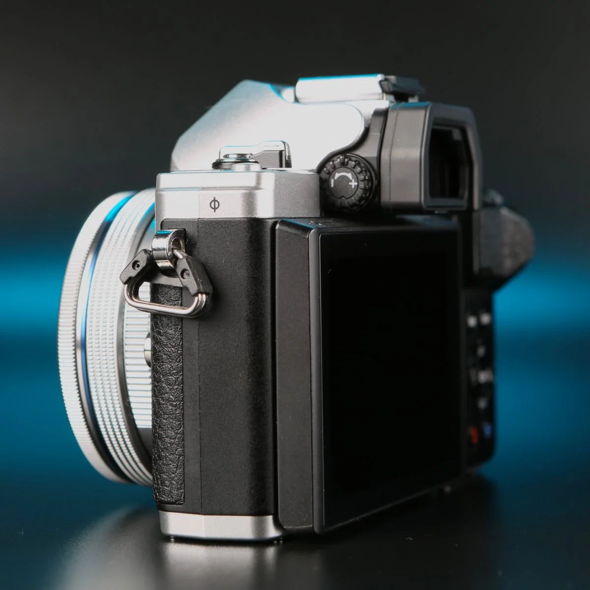 Olympus OM-D E-M10 Mark III kit 14-42mm - миниатюра 2