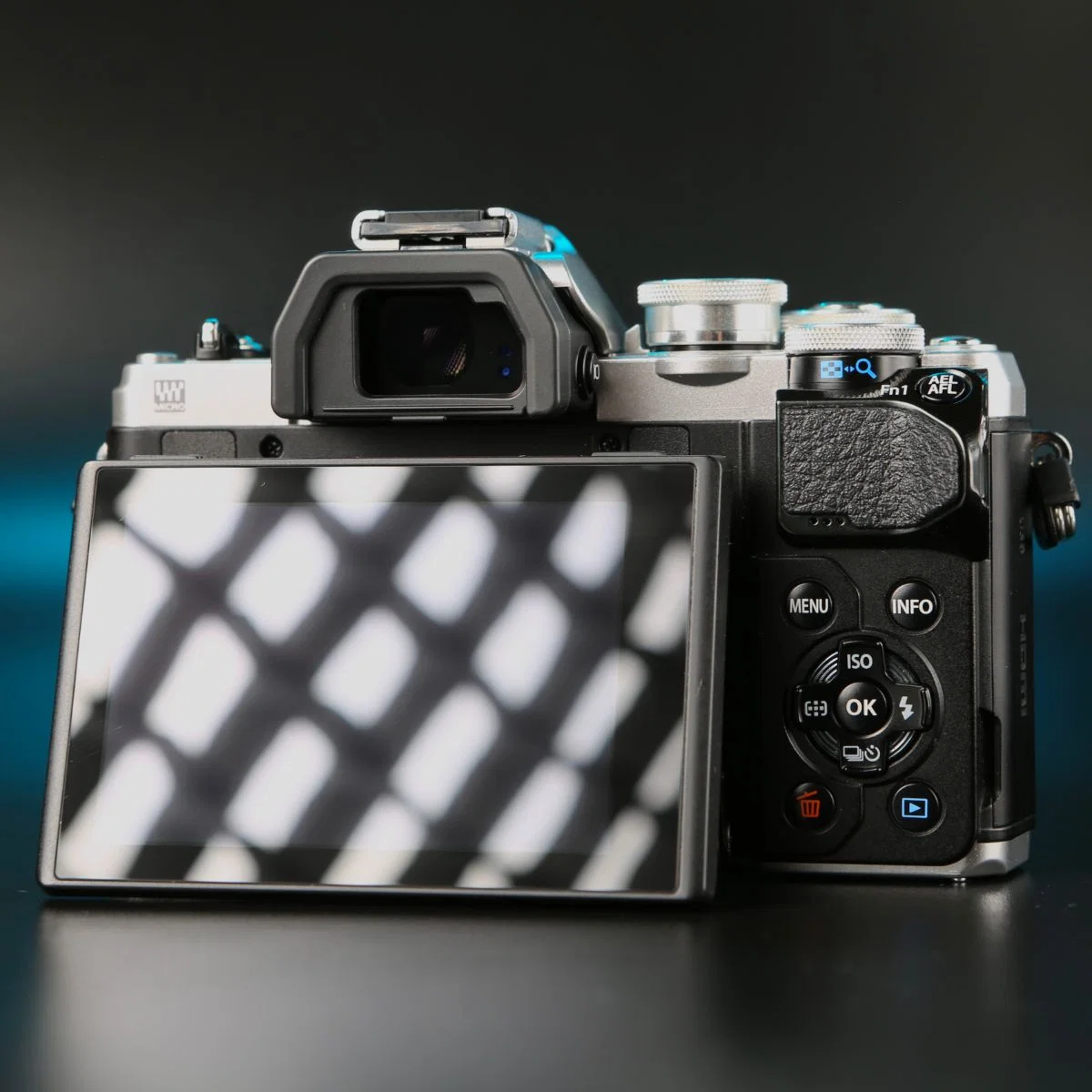 Olympus OM-D E-M10 Mark III kit 14-42mm - миниатюра 6