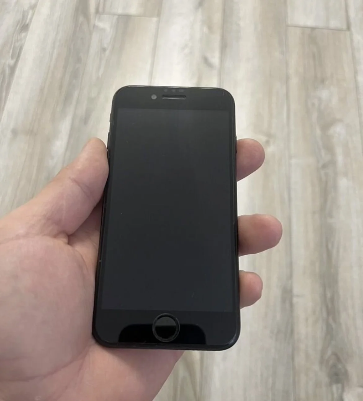 Продаю iPhone 7 - изображение 1