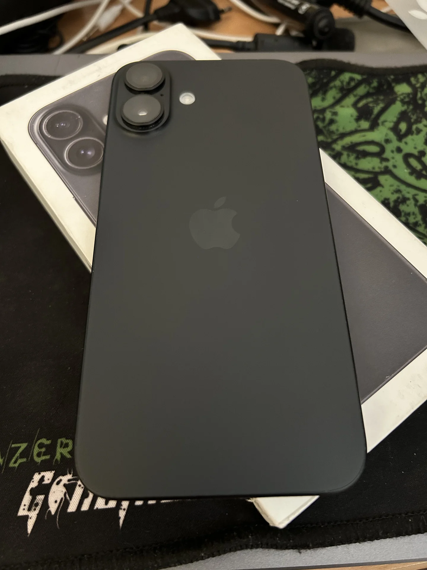 iPhone 16 Plus 256GB - миниатюра 3