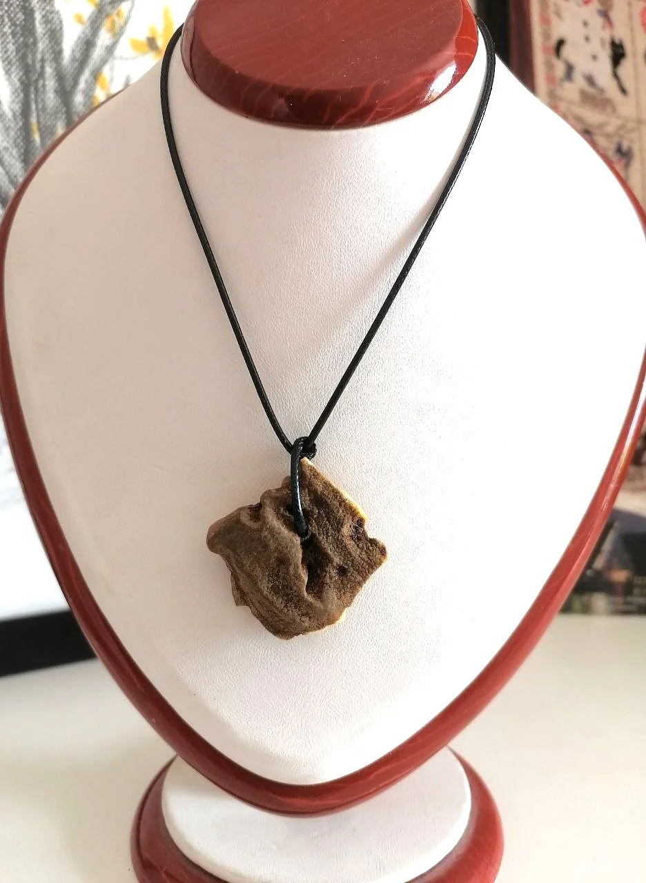 Янтарь. Амулет "Куриный Бог" 6,94гр.