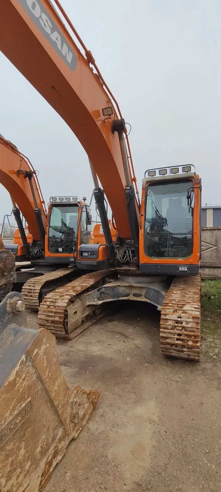 Экскаватор гусеничный Develon DX225NLCA - изображение 1