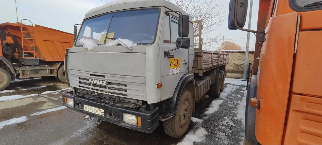 Грузовой бортовой КАМАЗ 532150 - миниатюра 2