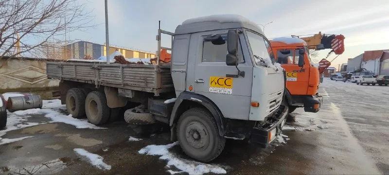 Грузовой бортовой КАМАЗ 532150 - миниатюра 3