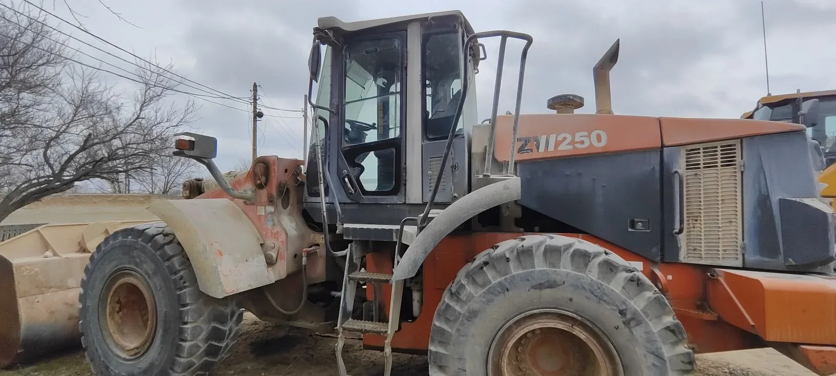 Фронтальный погрузчик Hitachi ZW250 - миниатюра 2