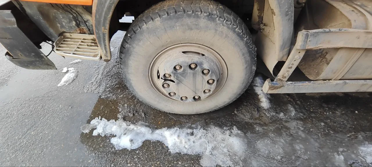 Самосвал КАМАЗ 65115 6x4 - миниатюра 4