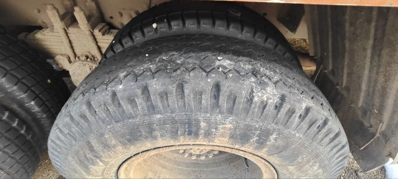 Самосвал КАМАЗ 65115 6x4 - миниатюра 4