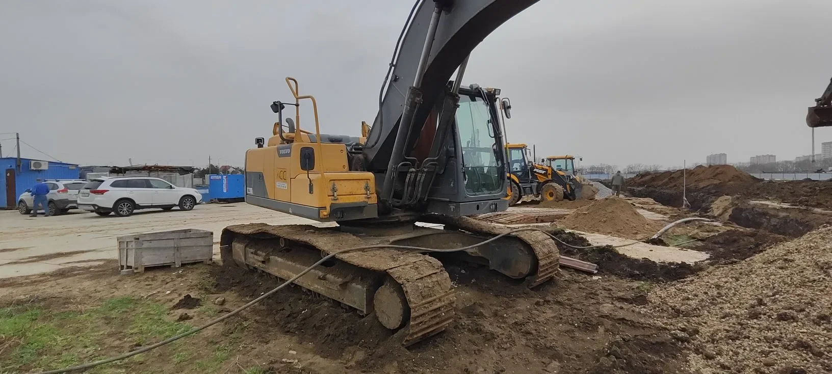 Экскаватор гусеничный Volvo EC220DL - изображение 1