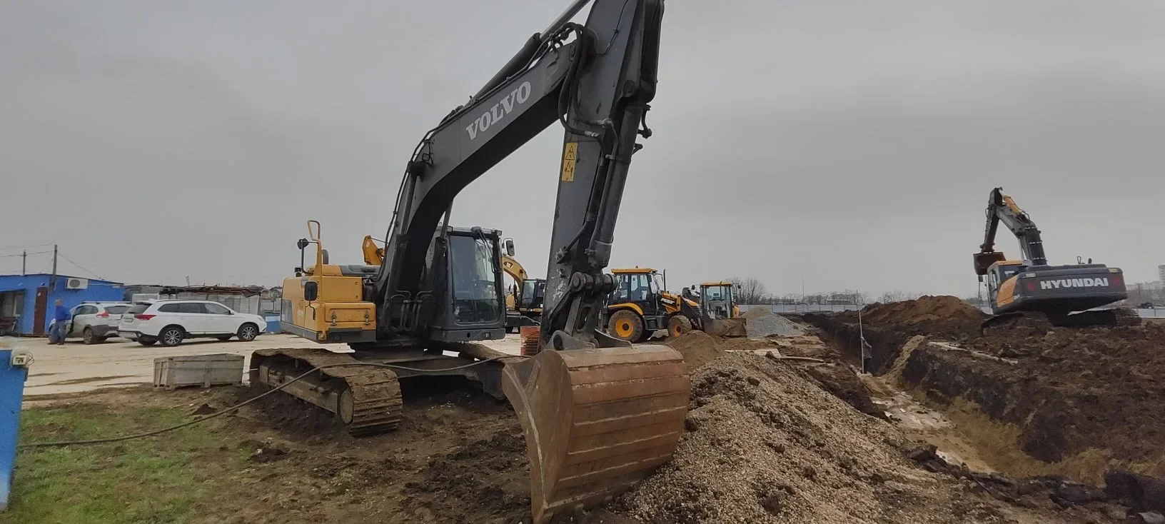 Экскаватор гусеничный Volvo EC220DL - миниатюра 2