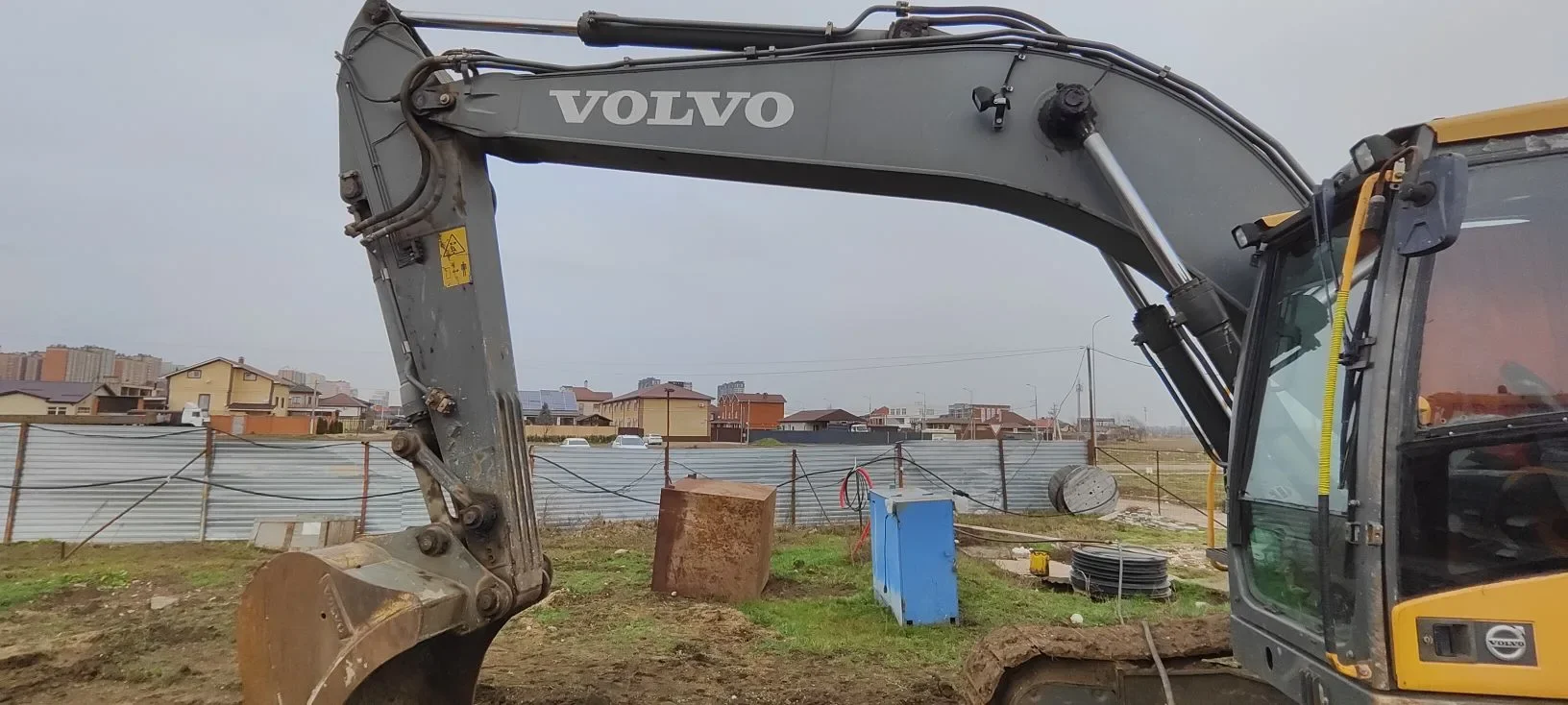 Экскаватор гусеничный Volvo EC220DL - миниатюра 3