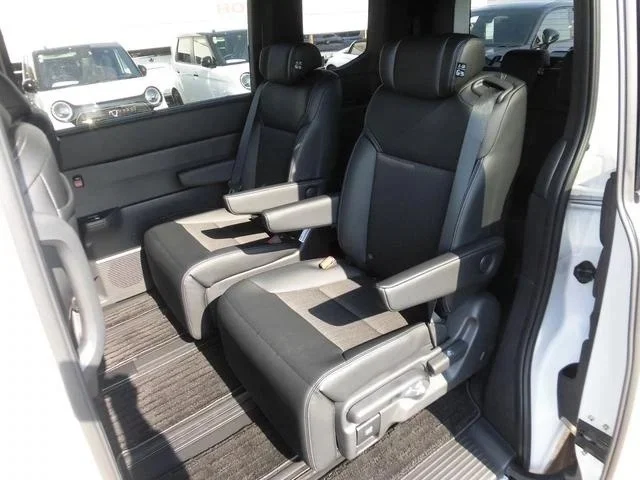 Honda Stepwgn 2025 - миниатюра 16