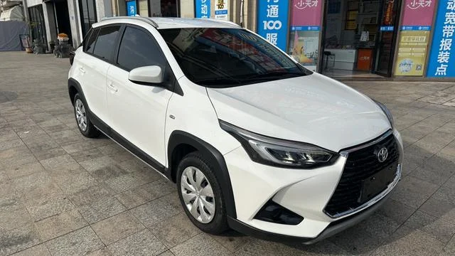 Toyota Yaris L 2022 - миниатюра 3