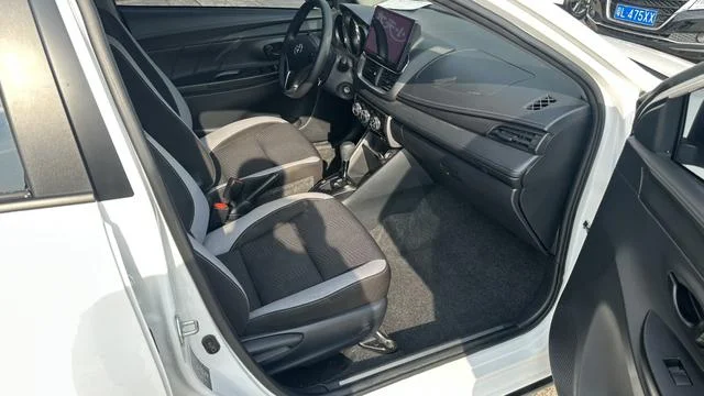 Toyota Yaris L 2022 - миниатюра 10