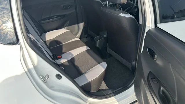 Toyota Yaris L 2022 - миниатюра 11