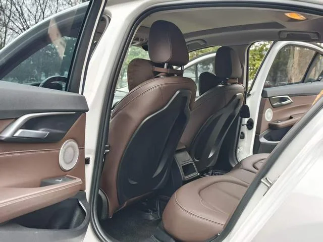 BMW 1-Series 2022 - миниатюра 13