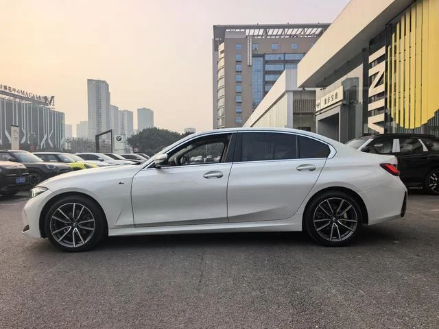 BMW 3-Series 2022 - миниатюра 7