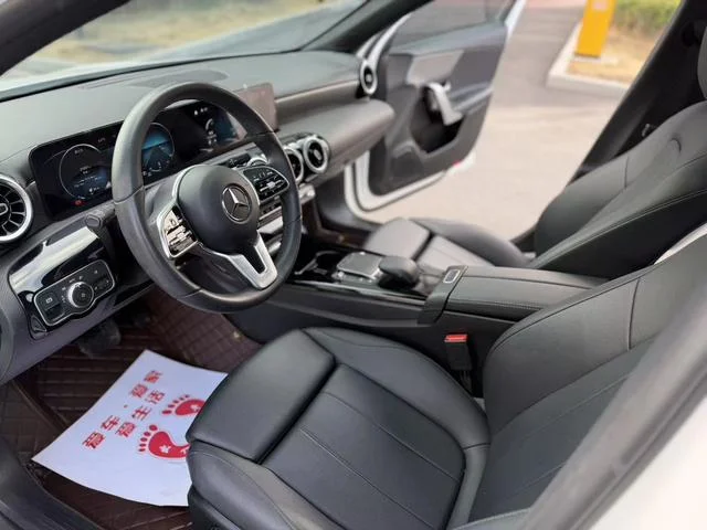 Mercedes-Benz A-Class 2022 - миниатюра 10