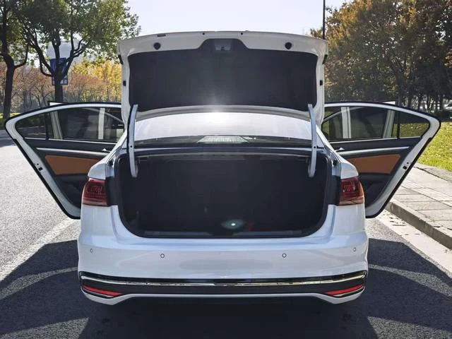 Volkswagen Bora 2022 - миниатюра 9