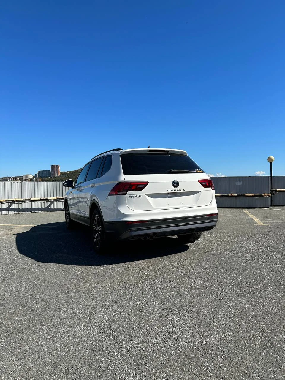 Volkswagen Tiguan 2022 - миниатюра 2
