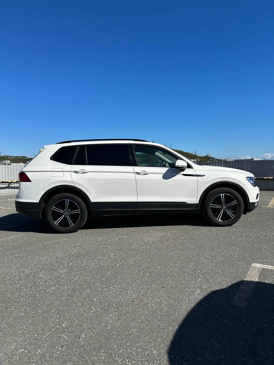 Volkswagen Tiguan 2022 - миниатюра 3