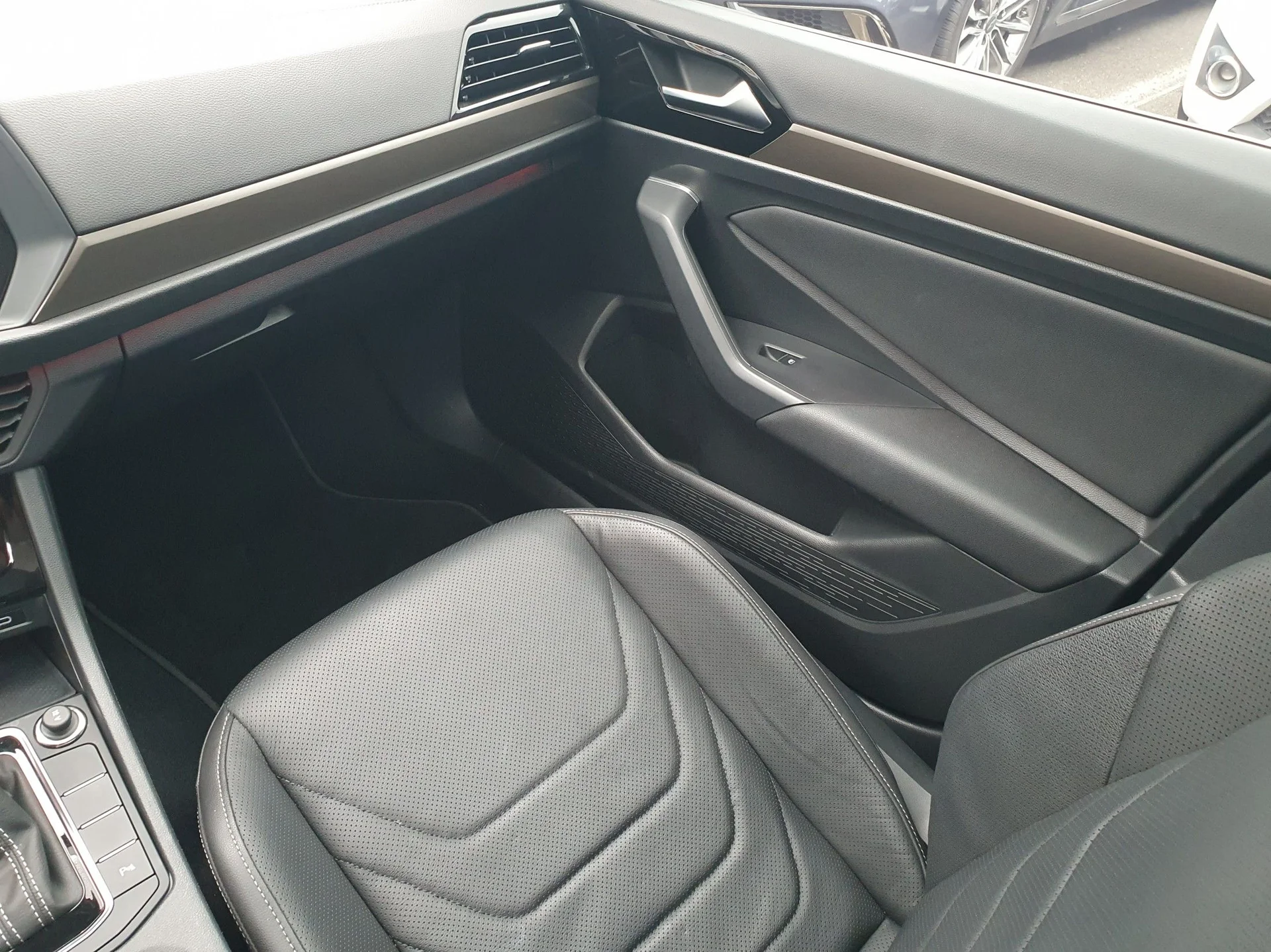 Volkswagen Jetta 2022 - миниатюра 17