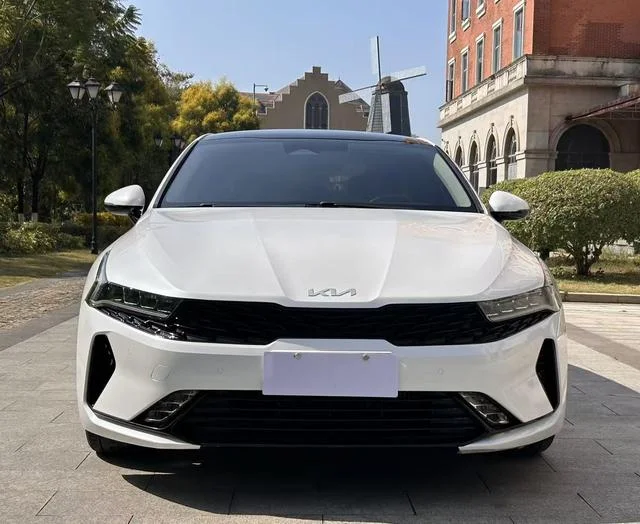 Kia K5 2022 - миниатюра 2