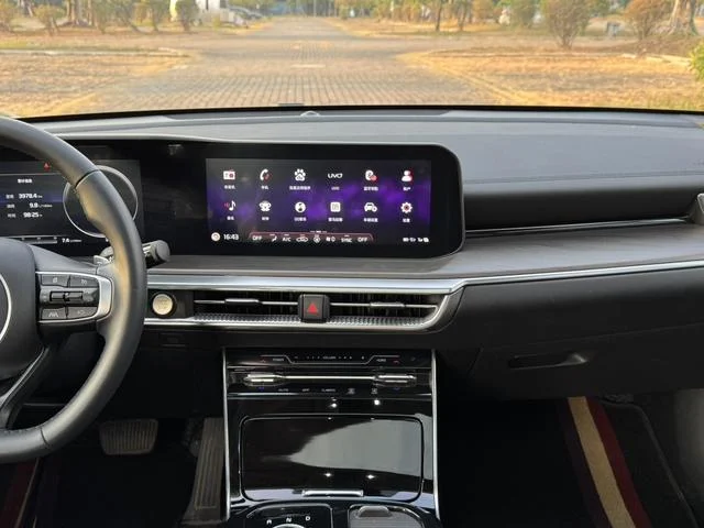 Kia K5 2023 - миниатюра 15