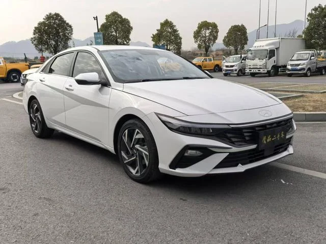 Hyundai Elantra 2022 - изображение 1