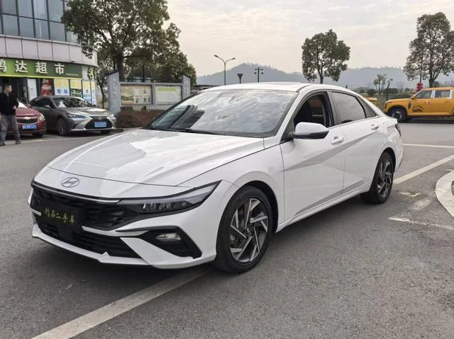 Hyundai Elantra 2022 - миниатюра 3