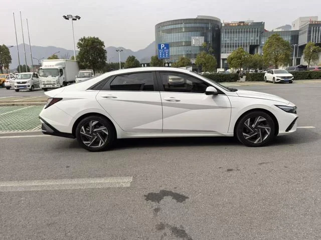 Hyundai Elantra 2022 - миниатюра 7