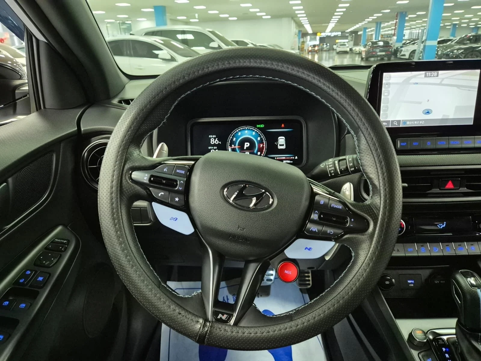 Hyundai Kona 2023 - миниатюра 10