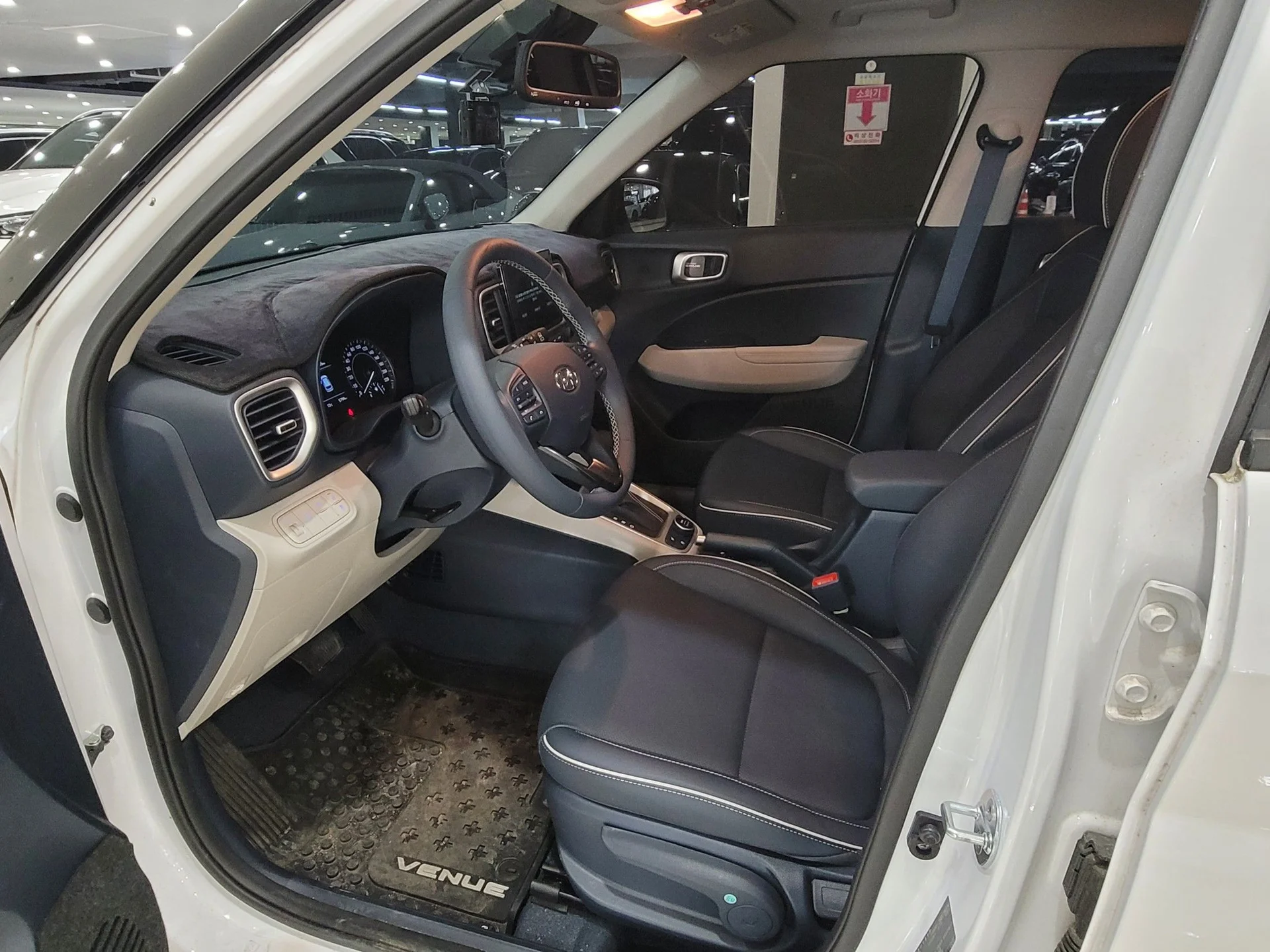 Hyundai Venue 2022 - миниатюра 8