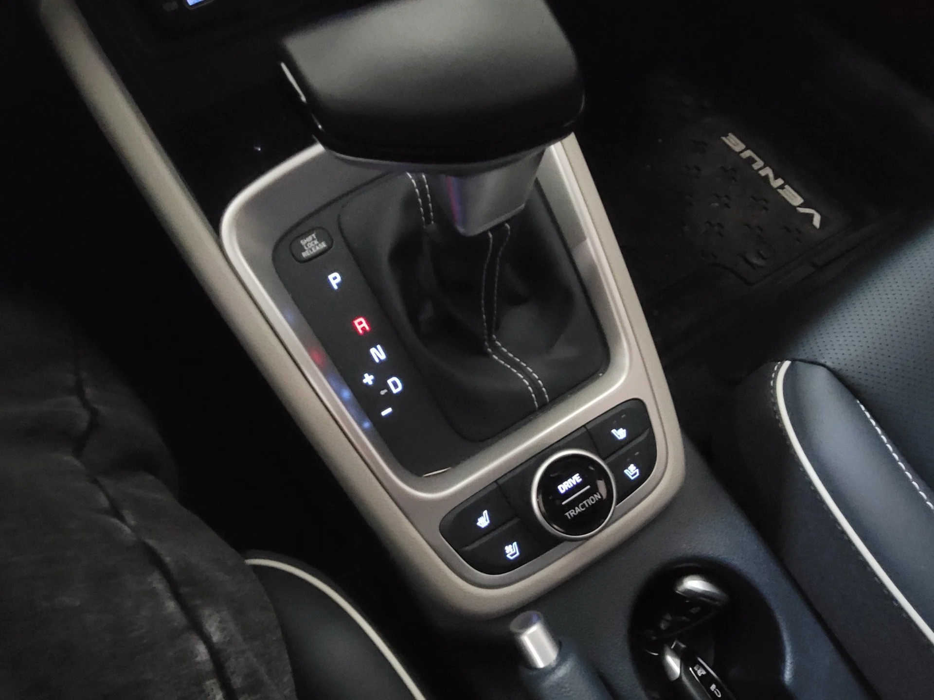 Hyundai Venue 2022 - миниатюра 10