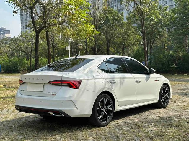 Skoda Octavia 2022 - миниатюра 4