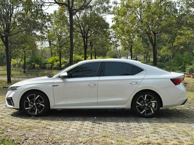 Skoda Octavia 2022 - миниатюра 8