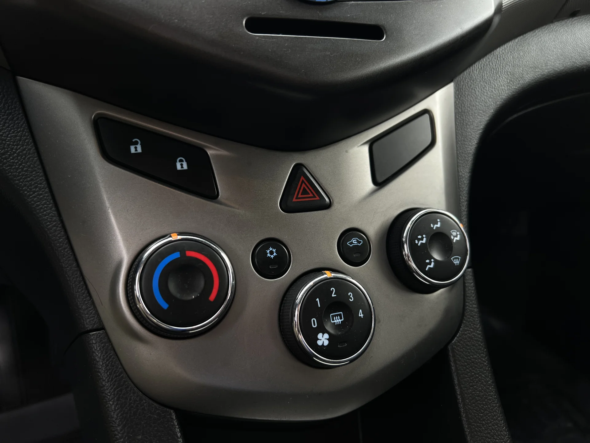 CHEVROLET AVEO 2014 - миниатюра 16