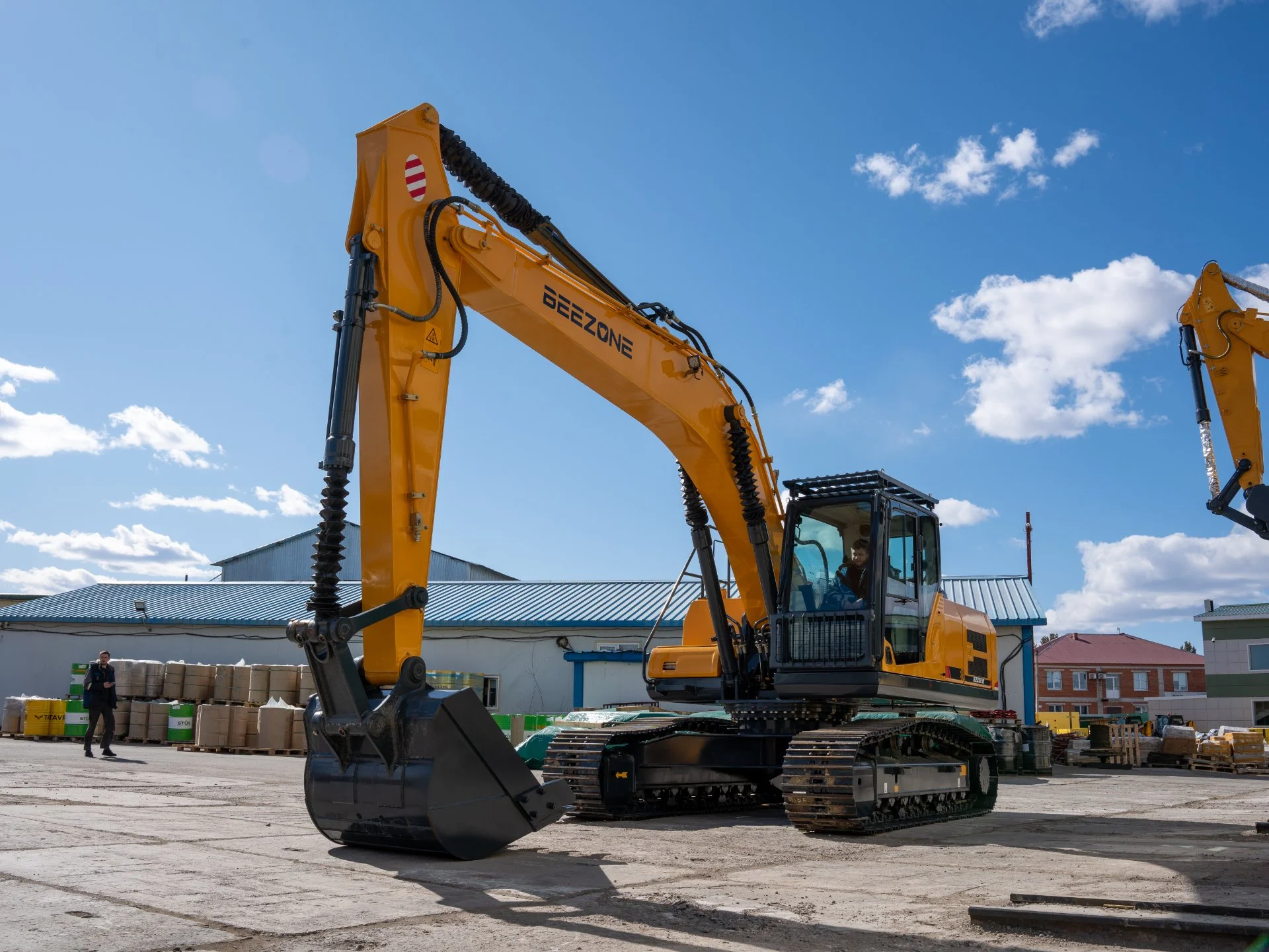 Гусеничный экскаватор BEEZONE B220EW, 2025 - миниатюра 14