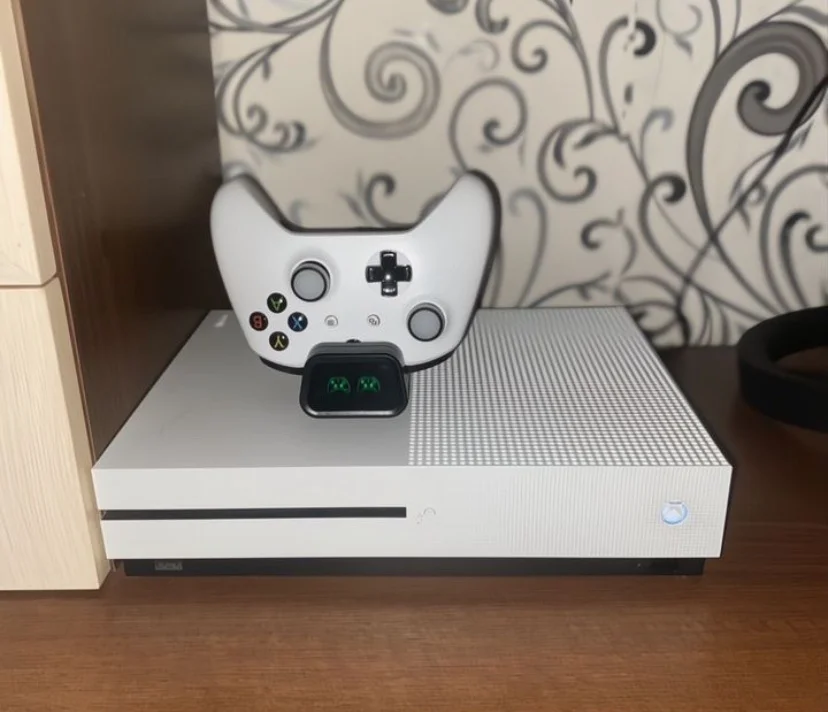 Xbox One S 1tb - миниатюра 2