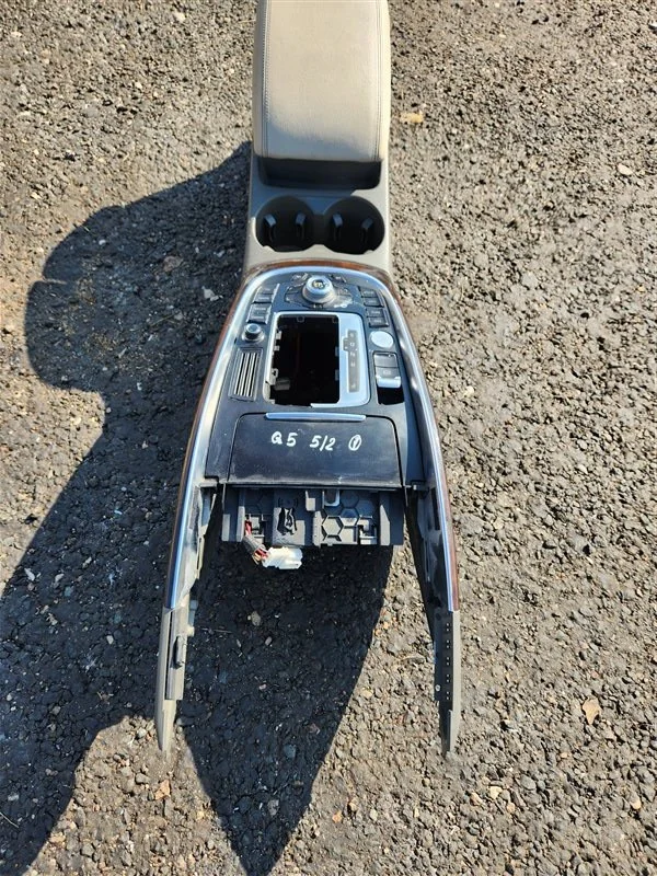 Консоль КПП Audi Q5 CAL 2008-2012 - миниатюра 2