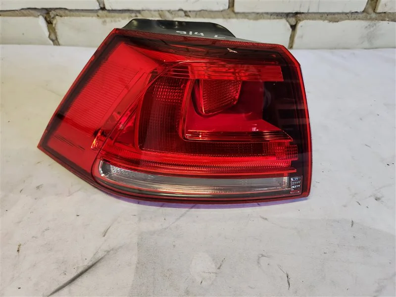 Стоп-сигнал Volkswagen Golf 7 2015 - изображение 1