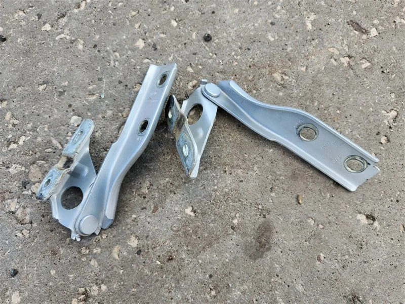 Петля капота Audi A3 8P CDA 2004-2013 - изображение 1