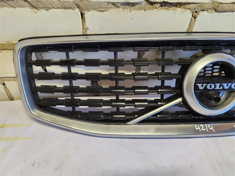 Решетка радиатора Volvo S60 2020 - миниатюра 3