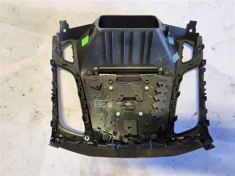 Консоль центральная Ford Focus 3 PNDA 2013 - миниатюра 6